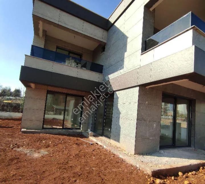 Gaziantep Şehir gösteren Ana Cadde Üzeri Elit Konum Lüks 7+1 Satılık Villa