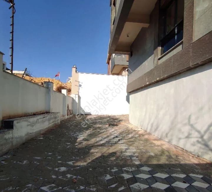 Gaziantep Şehir gösteren Ana Cadde Üzeri Elit Konum Lüks 7+1 Satılık Villa